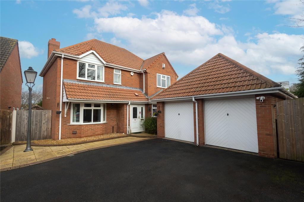 Mole Way, Shawbirch, Telford, Shropshire, TF5 4 bed detached house for