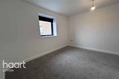 2 bedroom flat to rent, Garland Apartments, Luton