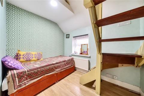 30 Crossway, Pinner, HA5 3TP