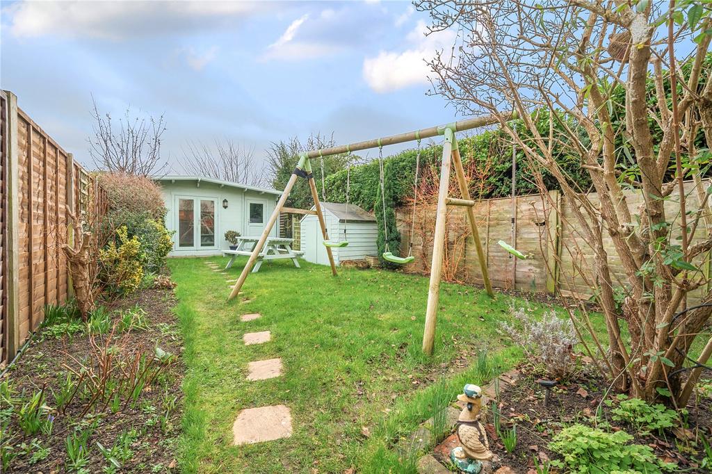 Hogshill Lane, Cobham, KT11 3 bed semidetached house for sale £675,000