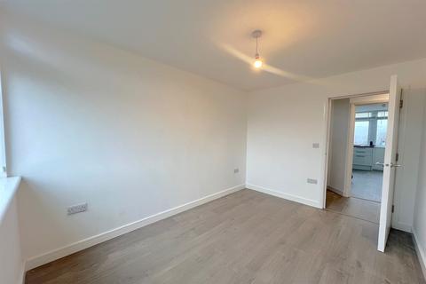 2 bedroom flat to rent, Queen Street, Horsham, RH13