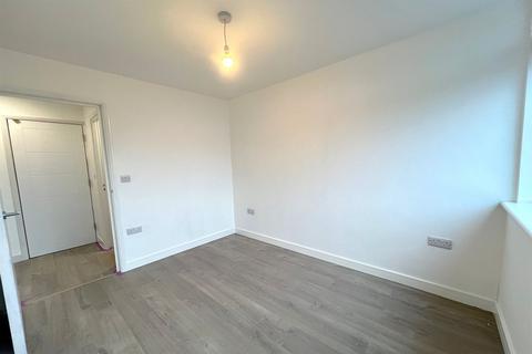 2 bedroom flat to rent, Queen Street, Horsham, RH13