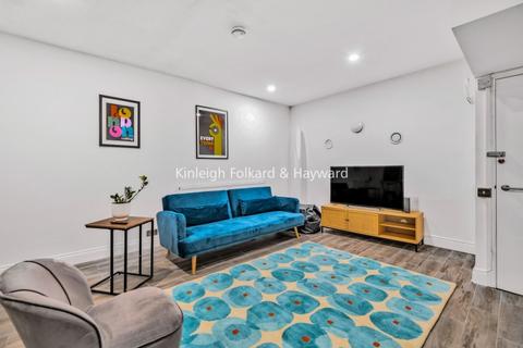 2 bedroom apartment to rent, Belsize Crescent Belsize Park NW3