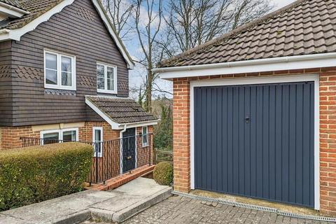 3 bedroom end of terrace house for sale, Bridge Farm Road, Uckfield, East Sussex