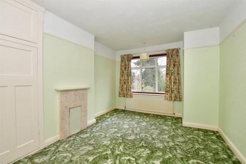 13 Derek Avenue, Wallington, SM6 7LA
