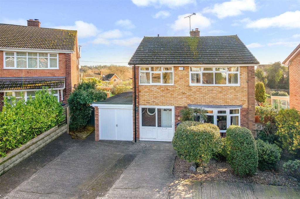 24 Dunval Road, Bridgnorth, Shropshire 3 bed detached house for sale