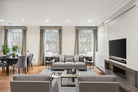 3 bedroom flat to rent, Ennismore Gardens, London, SW7