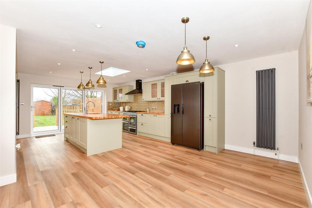 Mill Road, Deal, Kent 3 bed terraced house for sale £400,000