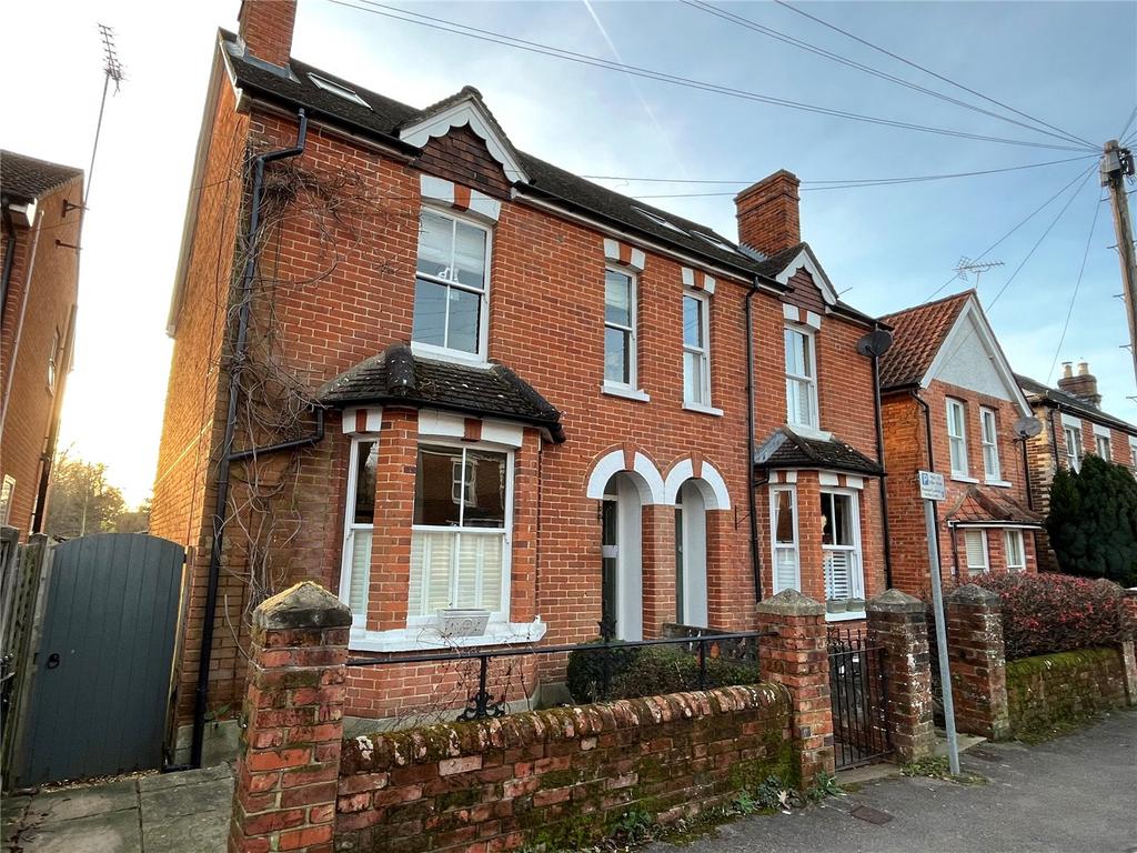 St Road, Farnham, Surrey, GU9 5 bed semidetached house for