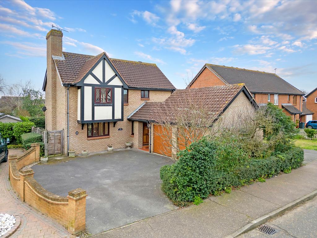 Downhall Park Way, Rayleigh, SS6 4 bed detached house for sale £550,000