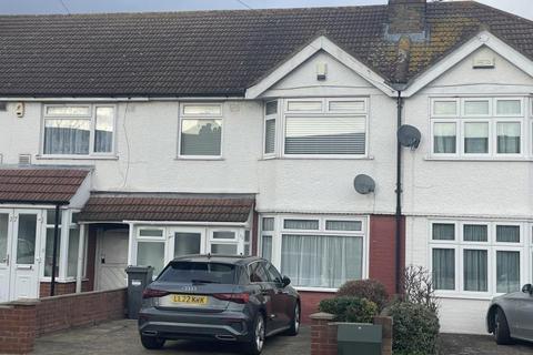 3 bedroom terraced house to rent - Byron Avenue, Hounslow