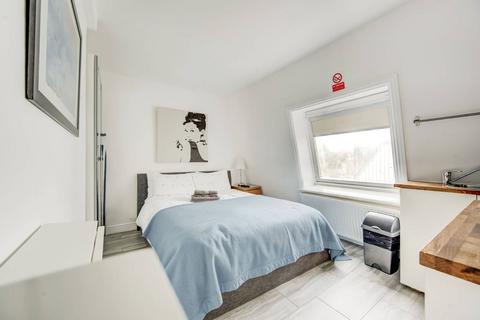 2 bedroom flat to rent, Malvern Road, Maida Hill, London, NW6