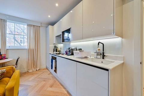 1 bedroom flat to rent, Charlotte Street, Fitzrovia, London, W1T