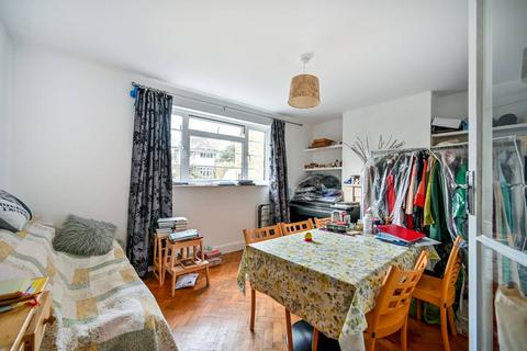 2 bedroom flat for sale, Queens Road, Twickenham, TW1