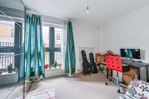 3 bedroom flat for sale, Garratt Lane, Tooting Broadway, London, SW17