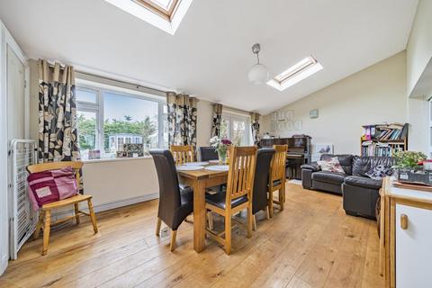 Dundry Pentrosfa Crescent, Llandrindod Wells, LD1 5NW