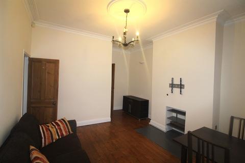 1 bedroom terraced house to rent, Kerry Street, LS18