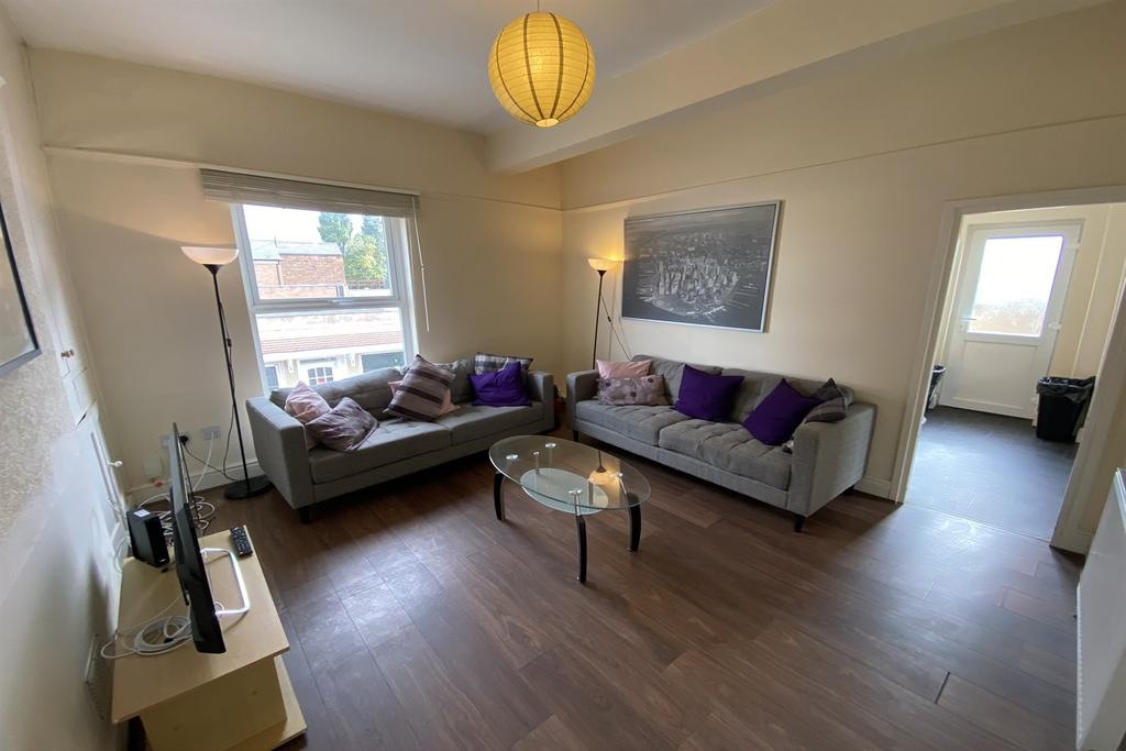 Tafkap, High Road, Beeston, NG9 2LF 6 bed flat share £2,903 pcm (£670 pw)