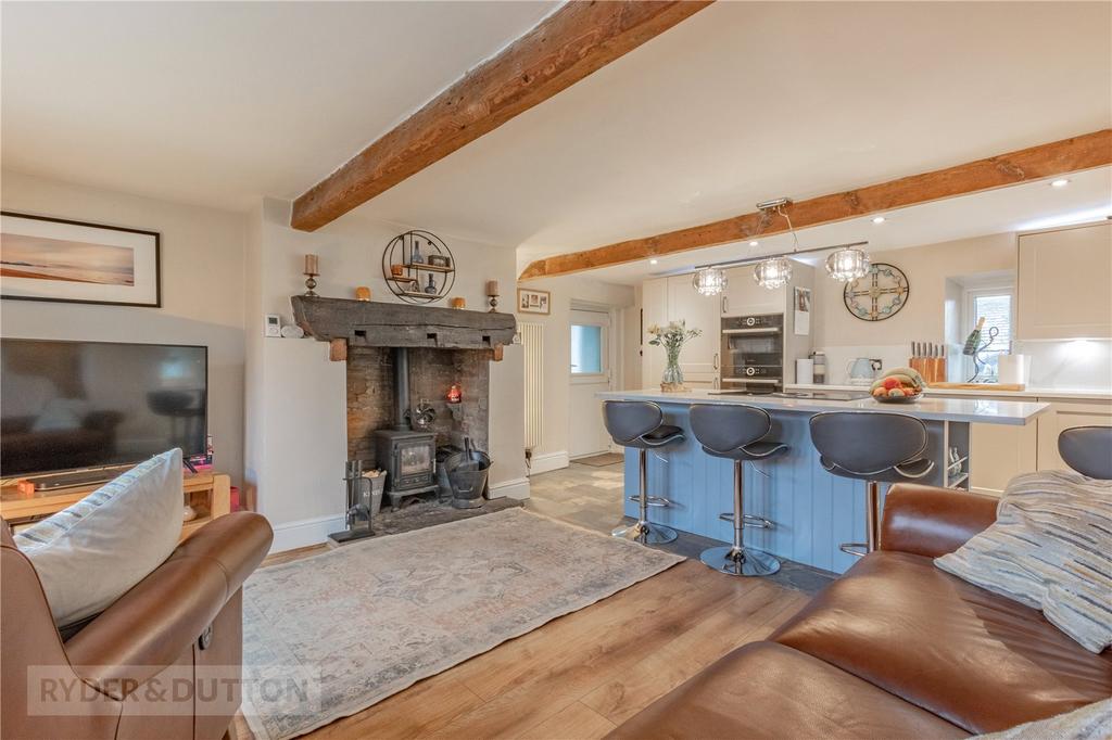 Holly Grove Off Ward Lane, Diggle, Oldham, OL3 2 bed detached house for