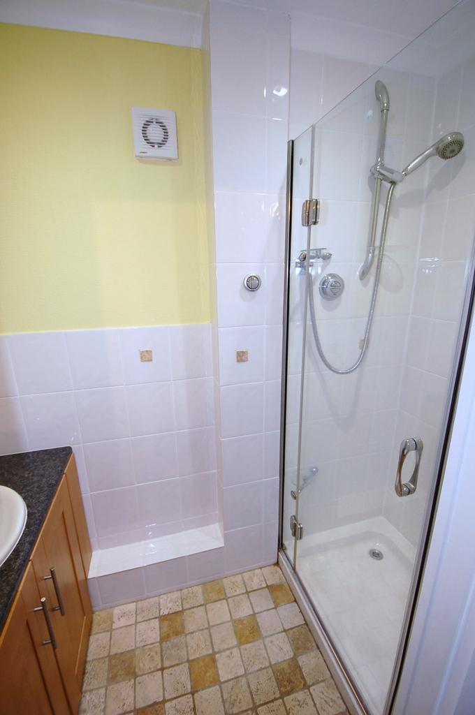 Bed one ensuite