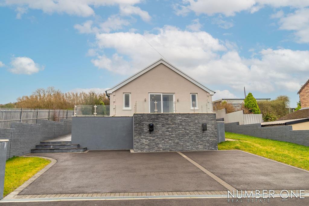 Ty Fry Road, Aberbargoed, CF81 4 bed detached bungalow for sale £300,000