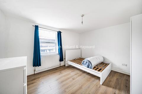 3 bedroom apartment to rent - Amersham Road London SE14