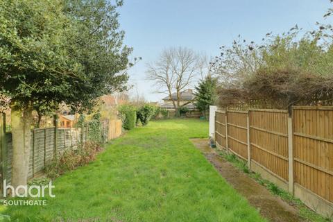 38 Avenue Road, London, N14 4EE