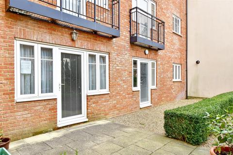 2 bedroom ground floor flat for sale, Lumley Road, Horley, Surrey