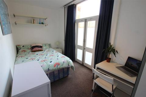 1 bedroom in a house share to rent, Grove Street, London, SE8