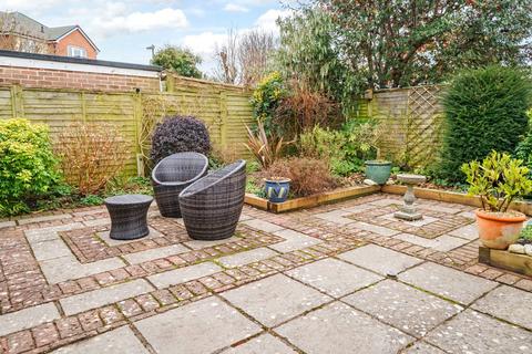 5 Balmoral Close, Chichester, PO19 7XQ