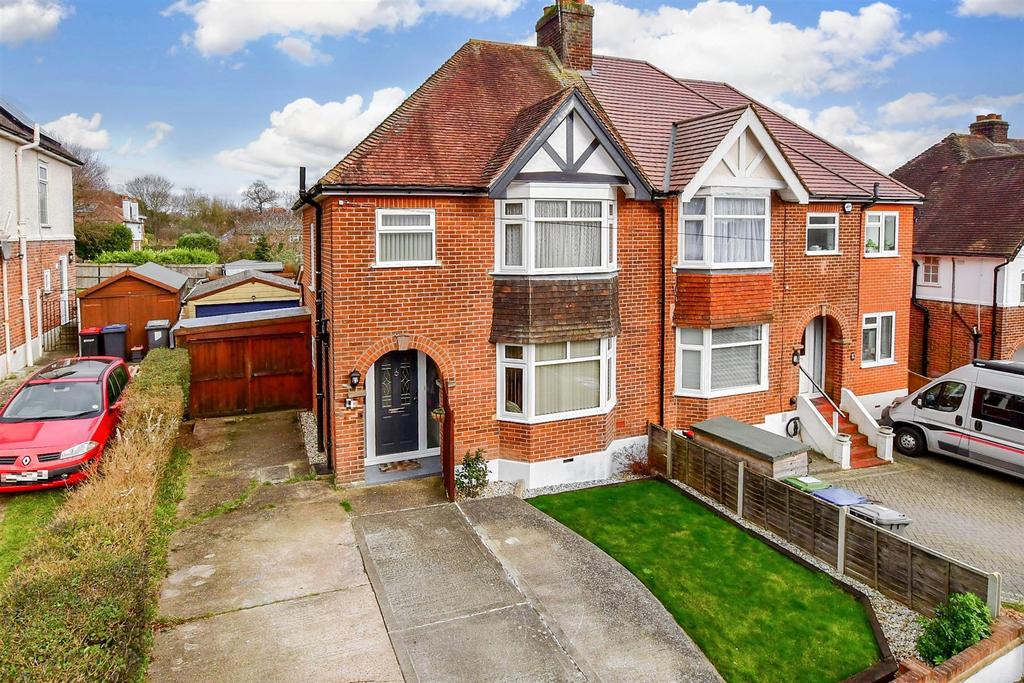 Richmond Gardens, Canterbury, Kent 3 bed semidetached house for sale
