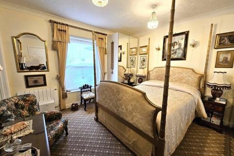 2 bedroom ground floor flat for sale, Park Hill Road, Torquay TQ1