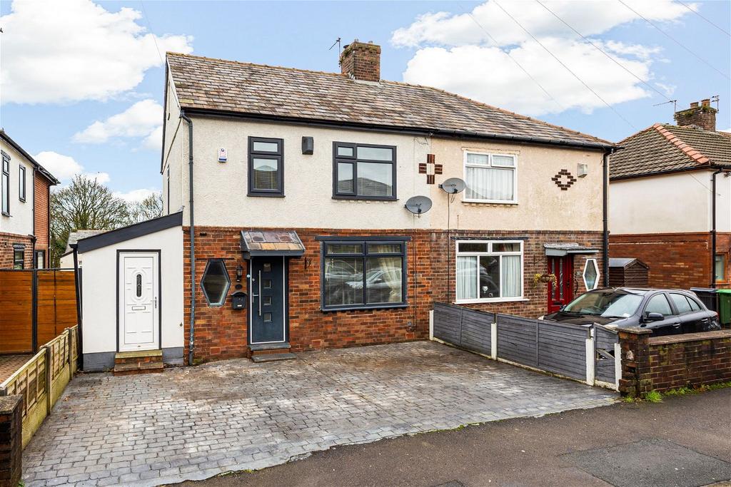 Mildred Avenue, Grotton, Saddleworth 3 bed semidetached house for sale