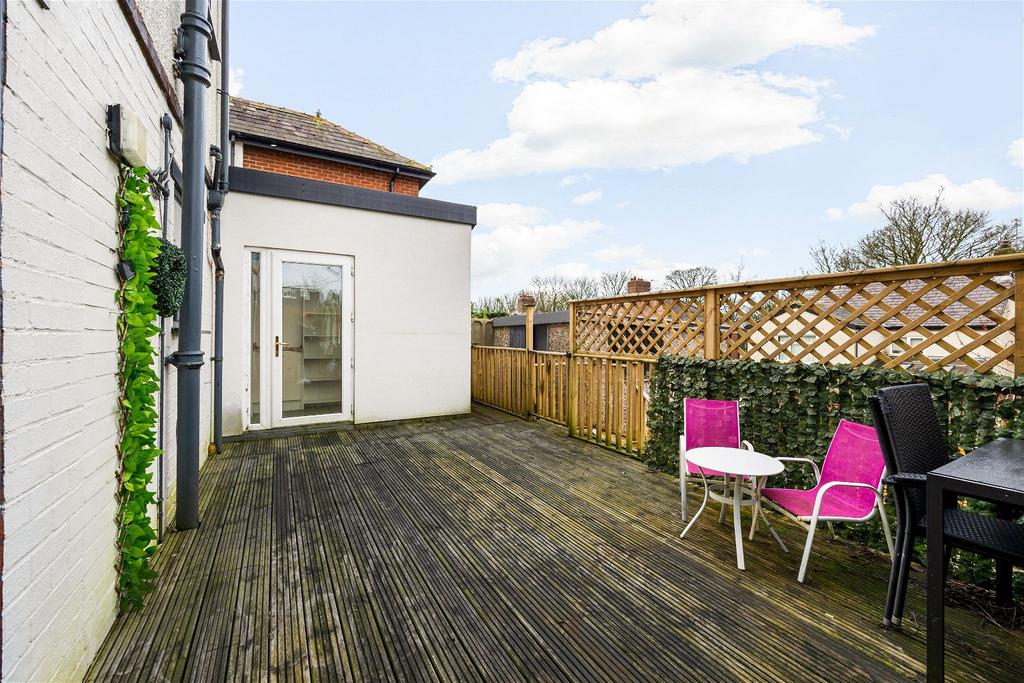 Mildred Avenue, Grotton, Saddleworth 3 bed semidetached house for sale