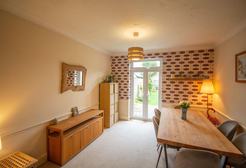 Comber Road, OFF THE AVENUE Moordown 3 bed detached house for sale £