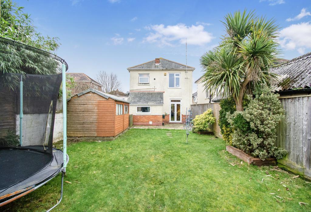 Comber Road, OFF THE AVENUE Moordown 3 bed detached house for sale £