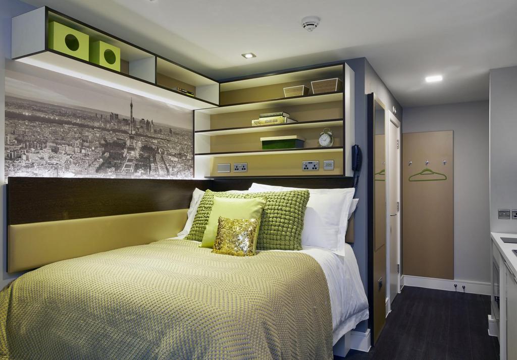 Bedroom with en suite