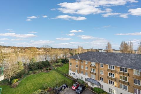 3 bedroom flat for sale, Strand Drive, Kew Riverside Park, Kew, Surrey