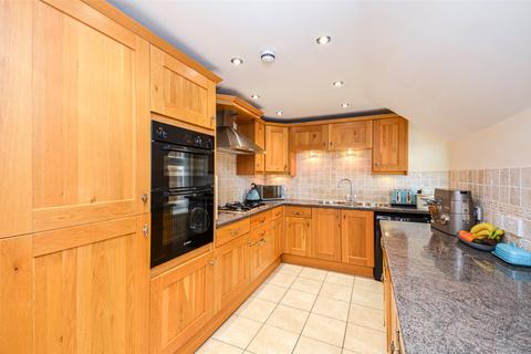 2 bedroom apartment for sale, West Promenade, Rhos on Sea, Colwyn Bay, Conwy, LL28