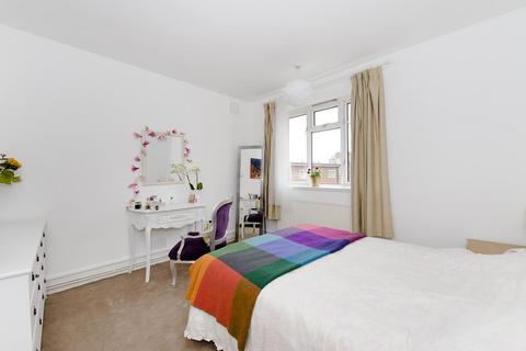 2 bedroom flat to rent, St Marys Path, Islington, London