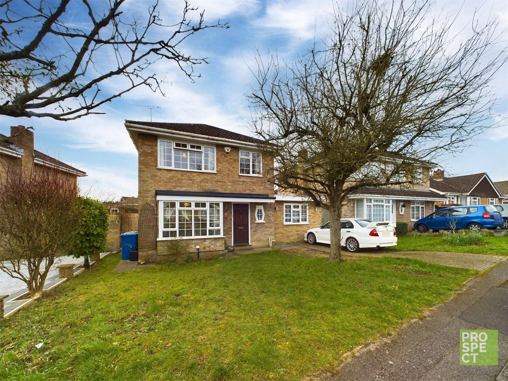 Hungerford Drive, Maidenhead... 4 bed detached house to rent £2,700