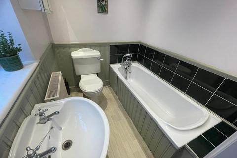 13 Constitution Hill, Gravesend, DA12 1JT