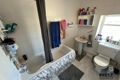 undefined, Flat 3, 19 London Road, Pembroke Dock SA72 6DS