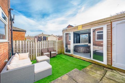 3 bedroom terraced house for sale, Springfield Avenue, Leeds, LS27