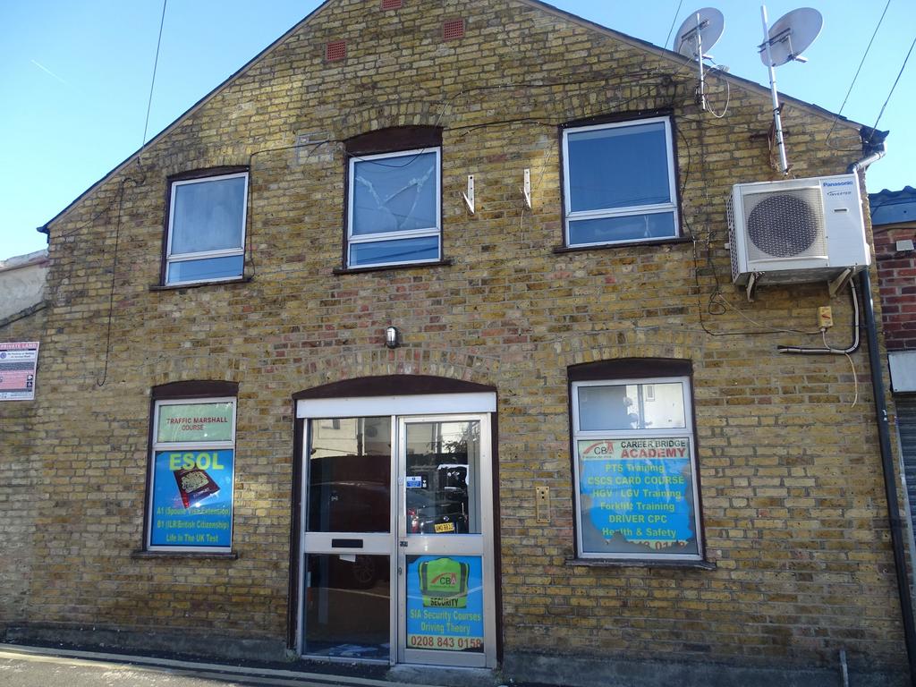 Unit, Western Road, Southall Office to rent £2,667 pcm (£615 pw)