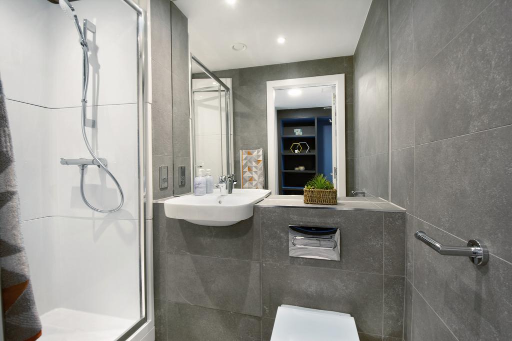 En suite bathroom with shower