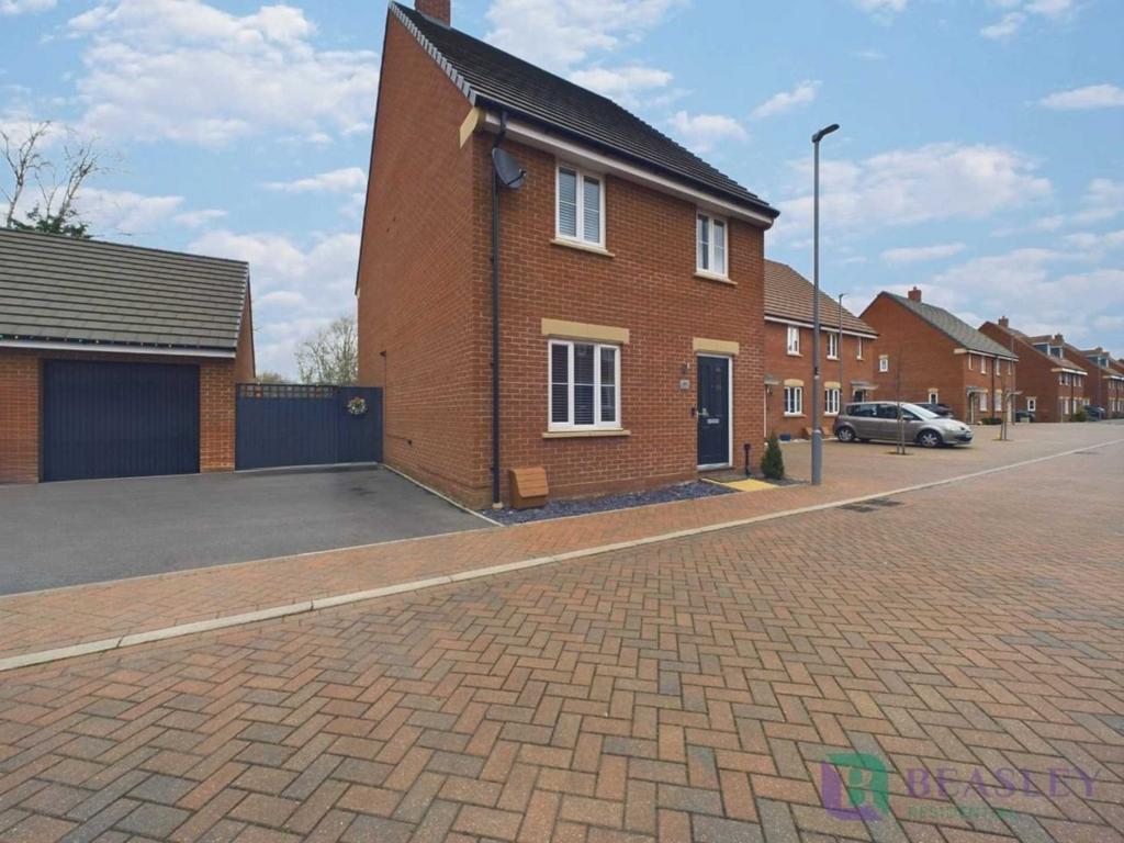 Summerlin Drive Milton Keynes Mk17 4 Bed Detached House For Sale £