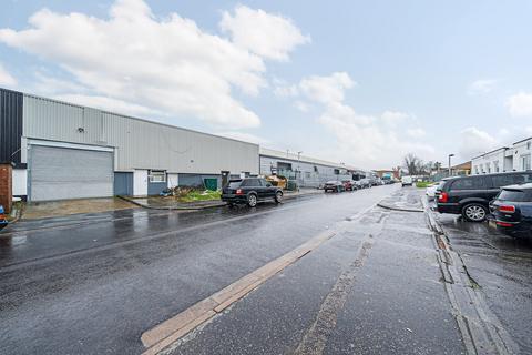 Industrial unit to rent, Unit 2A, 6 Greycaine Road, Watford, WD24 7GP