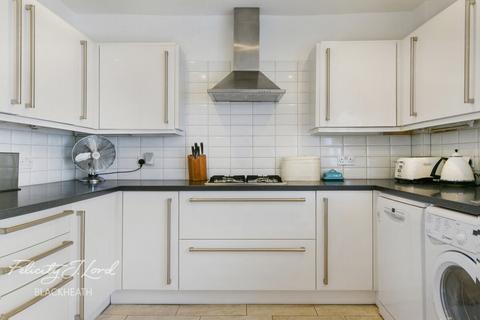 2 bedroom terraced house for sale, Couthurst Road, London