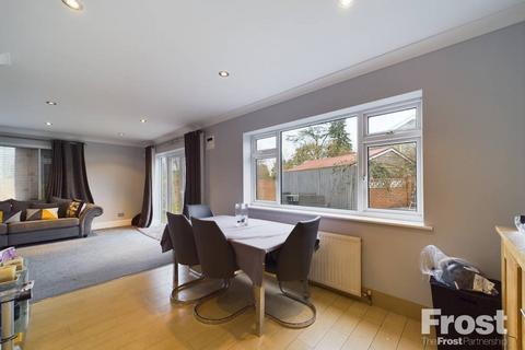 74 Hithermoor Road, Staines, TW19 6AT